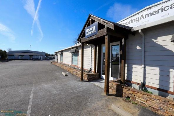 20250 Skypark Dr, Redding, CA 96002
